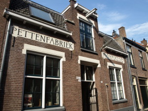 De pettenfabriek van de familie Krukziener in Zutphen.